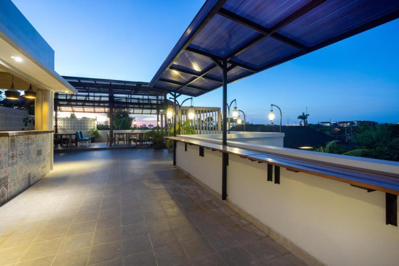 Hola Seminyak Hotel Exterior photo