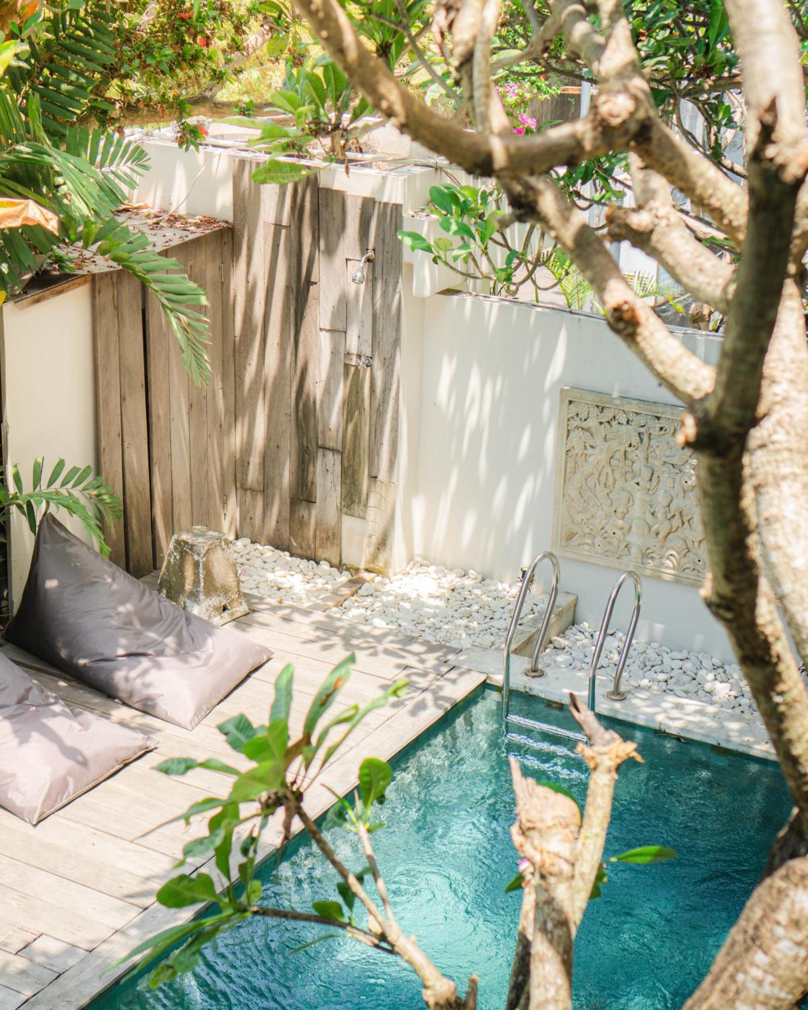Hola Seminyak Hotel Exterior photo
